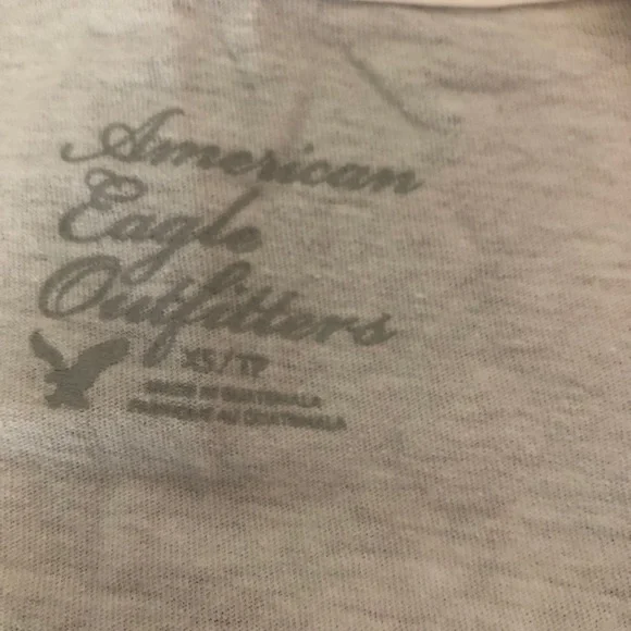 American Eagle White v-neck tee. - Picture 4 of 5